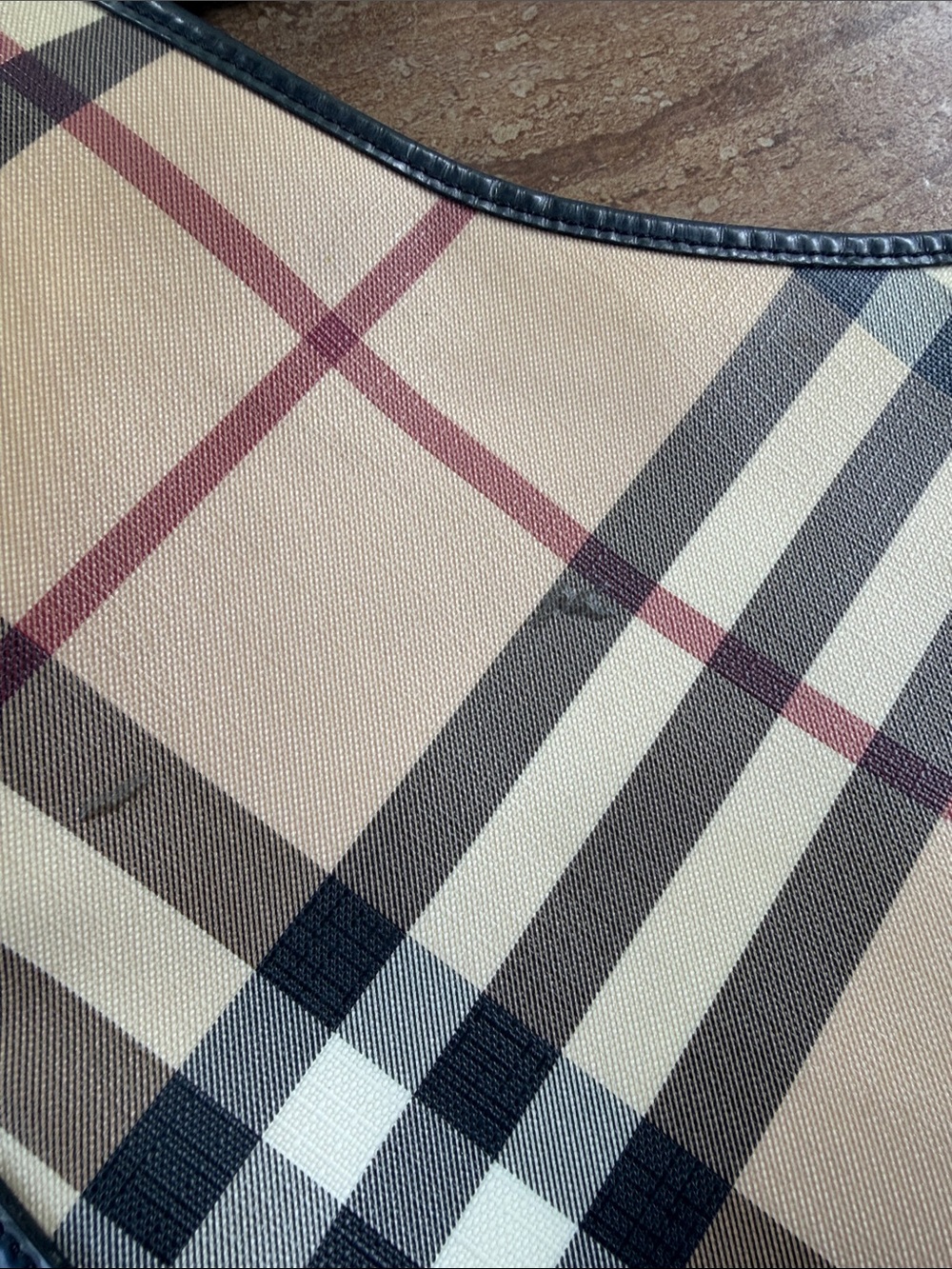 Burberry Beige Plaid Shoulder Bag with Black Trim and Red Accents - Picture 2 of 8